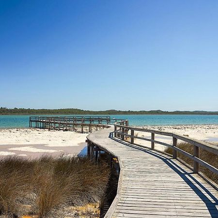 2 Luxury Canal Holiday Homes - Sleep 28 Mandurah Eksteriør bilde